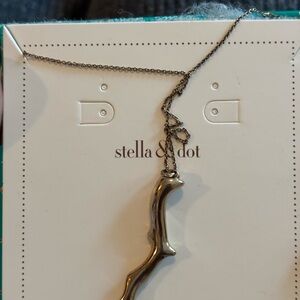 Stella & Dot Gold Coral Pendant Necklace